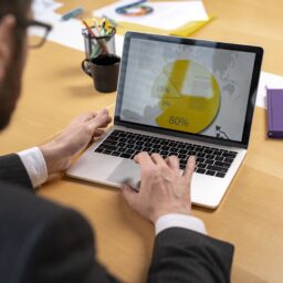 Sebrae oferece cursos de planejamento financeiro e marketing digital em Marília