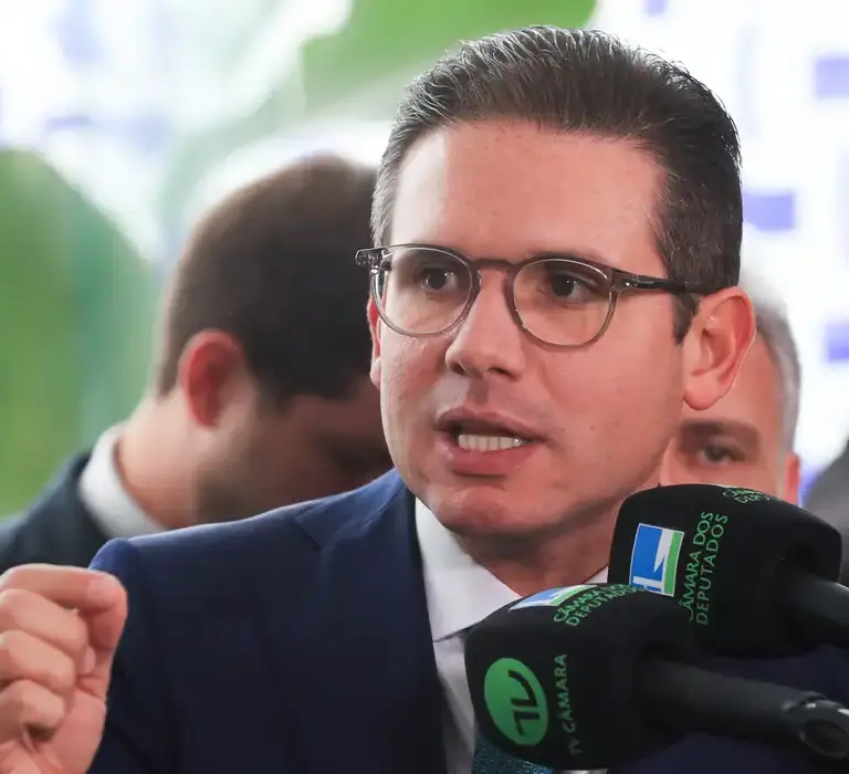 Motta envia pedido de afastamento de 15 deputados após motim na Câmara