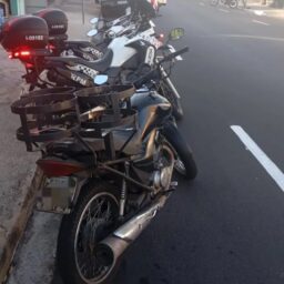 Moto é apreendida; condutor soma 200 multas e R$ 63 mil em dívidas