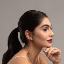 Como a alimentação influencia diretamente a saúde da pele, dos cabelos e das unhas