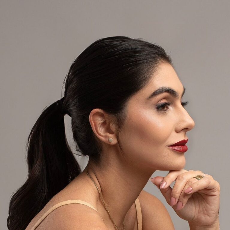 Como a alimentação influencia diretamente a saúde da pele, dos cabelos e das unhas