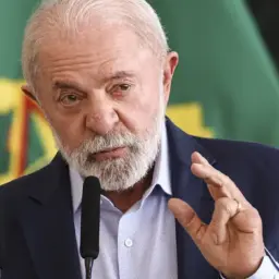 Lula finaliza plano aos setores afetados por tarifaço de Donald Trump