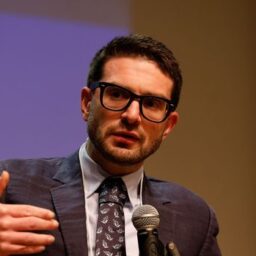 Tarifaço é ineficaz até para americanos, diz economista de Harvard