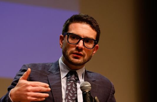 Tarifaço é ineficaz até para americanos, diz economista de Harvard