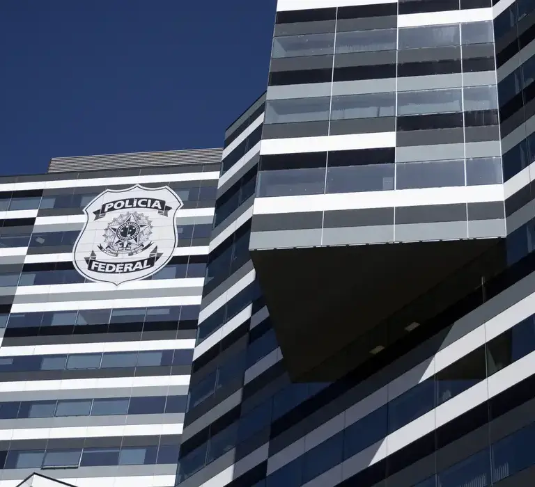 PF diz que Bolsonaro burlou STF e encaminhou 300 vídeos pelo WhatsApp 