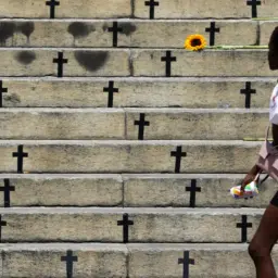 Casos de feminicídio por arma de fogo aumentam em 2025 no país