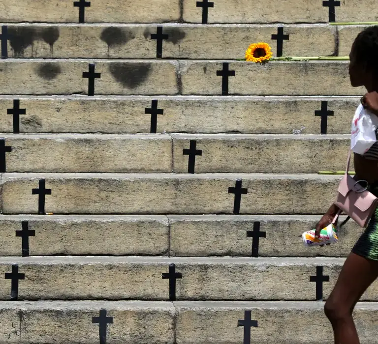 Casos de feminicídio por arma de fogo aumentam em 2025 no país