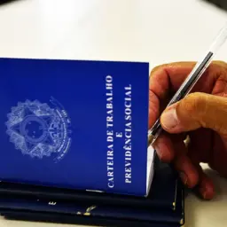 Desemprego recua para 5,6%, a menor taxa desde 2012, mostra IBGE