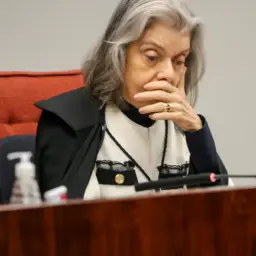 Voto de Cármen Lúcia pode formar maioria para condenar Jair Bolsonaro