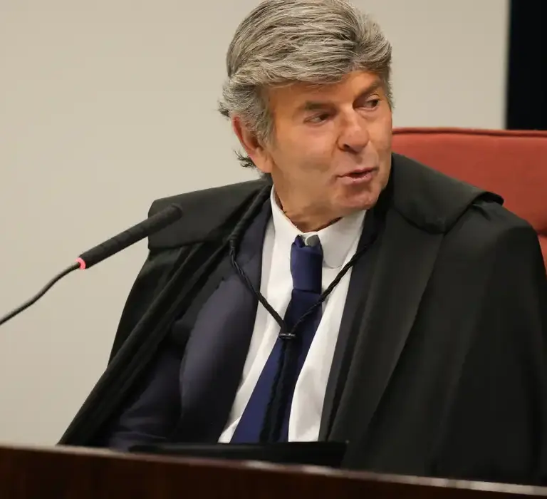 Fux vota para anular ação penal sobre golpe por cerceamento de defesa