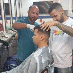 Primeira-dama do Estado visita carreta da capacitação do Fundo Social em Marília