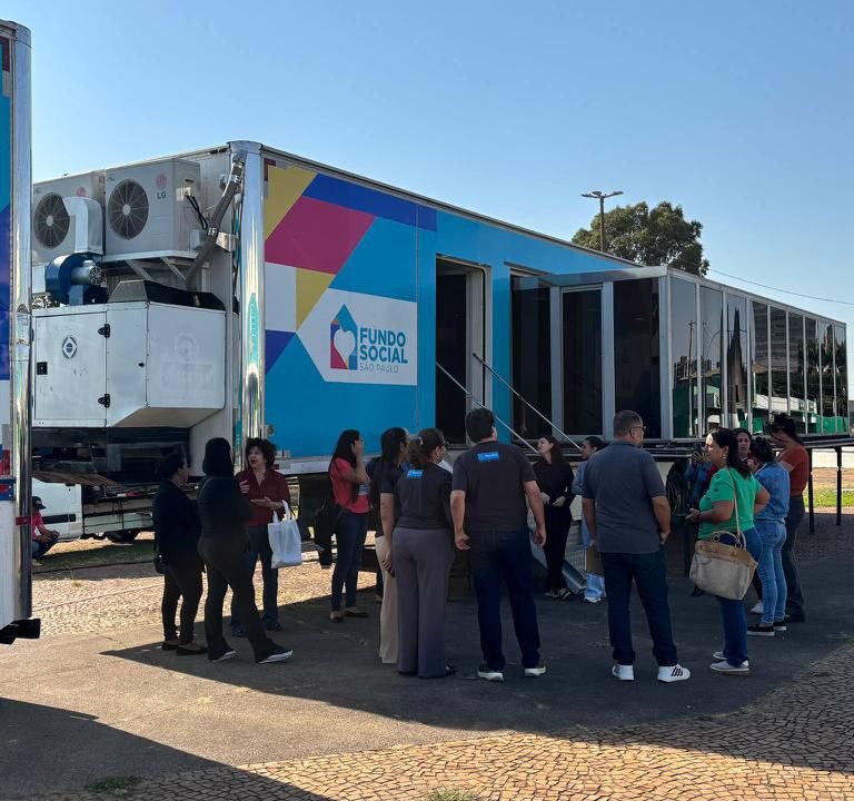 Primeira-dama de SP vem a Marília e visita projeto de capacitação