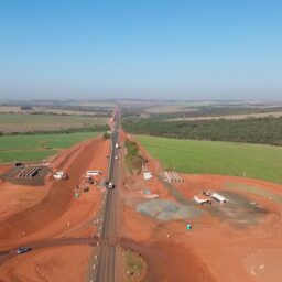 Obras de duplicação fecham trechos da SP-333 em Cafelândia com paradas programadas