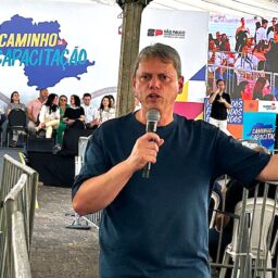 Em Vera Cruz e Pompeia, Tarcísio aposta em capacitação