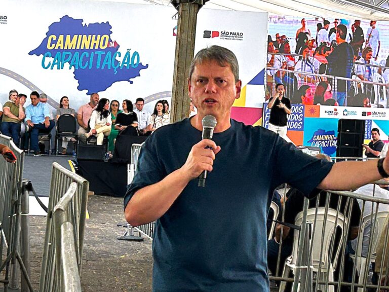 Em Vera Cruz e Pompeia, Tarcísio aposta em capacitação