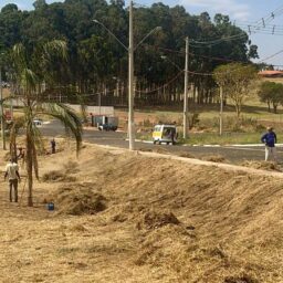 Prefeitura realiza mutirão da limpeza no Parque das Flores e pede apoio da população