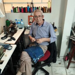 ‘Fazia terno para votar’, lembra alfaiate que atua há 65 anos