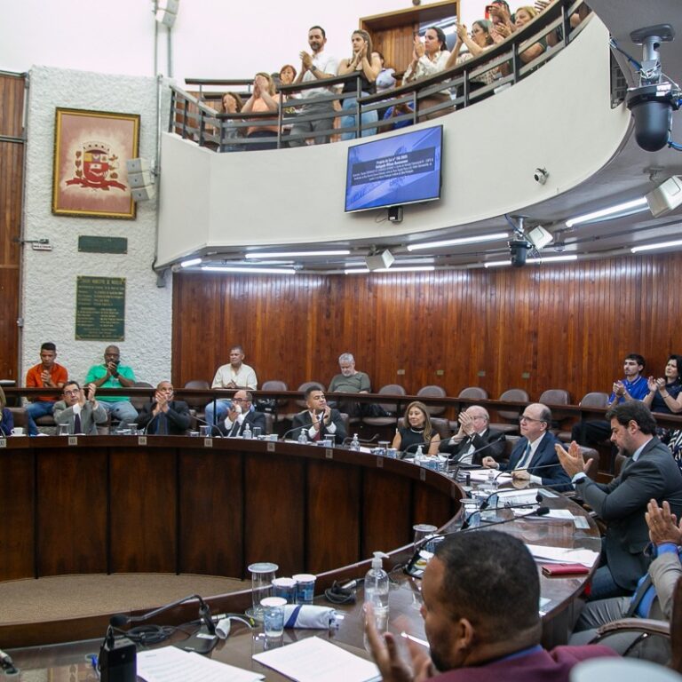 Câmara aprova R$ 33,7 milhões para Saúde e vagas para desempregados