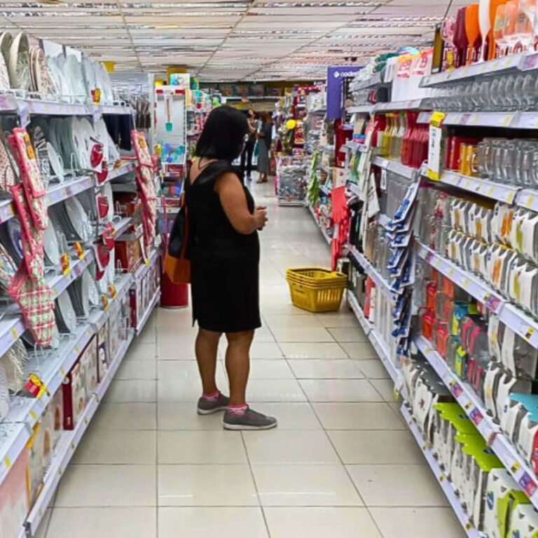 Campanha da Acim sorteia viagem para Natal entre clientes do comércio de Marília