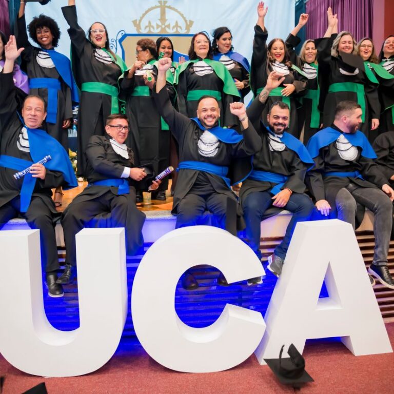 Educação a distância transforma sonhos em diplomas na Faculdade Católica