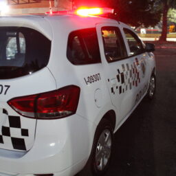 Perseguição a menor provoca briga entre PMs e população