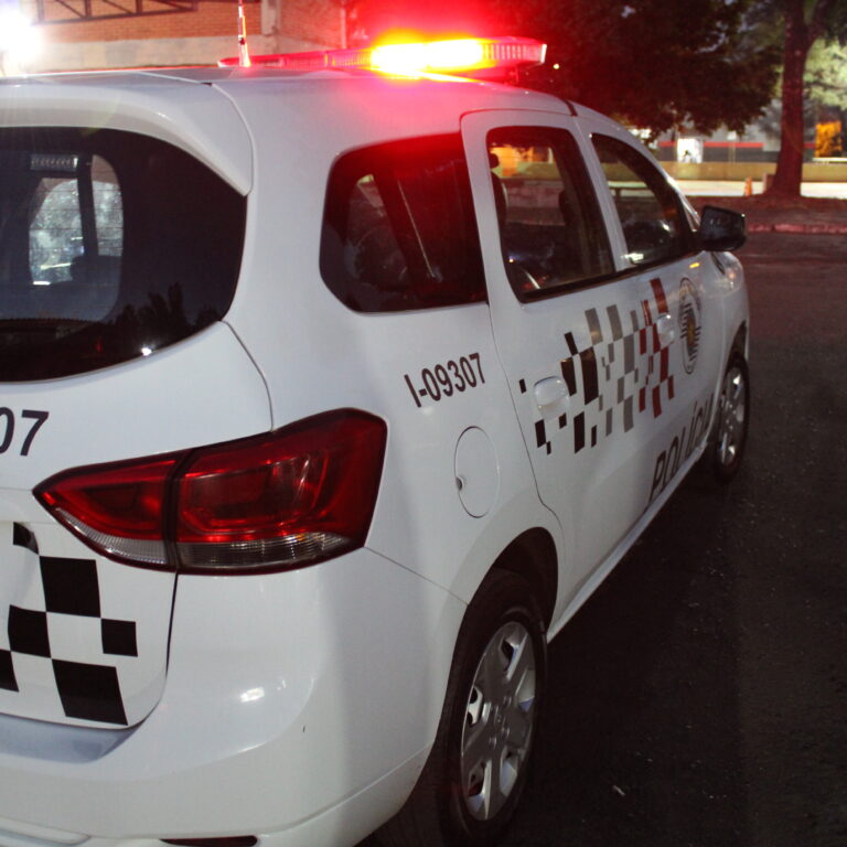 Perseguição a menor provoca briga entre PMs e população