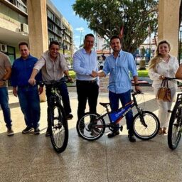 Tack faz doação de bicicletas para o programa Domingo da Família