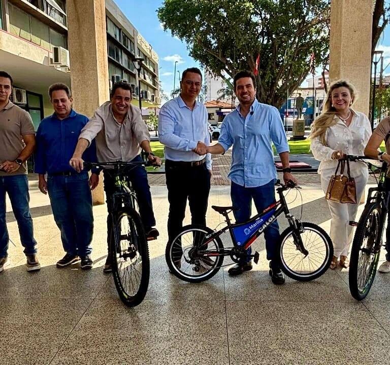 Tack faz doação de bicicletas para o programa Domingo da Família