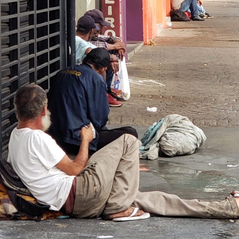 Vinicius propõe reserva de vagas para moradores de rua em obras públicas