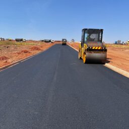 Bairro planejado Smart Urba ganha asfalto com qualidade do Grupo Kapa