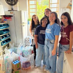 Acadêmicos da Unimar realizam ações sociais no Lar São Vicente e no Cacam