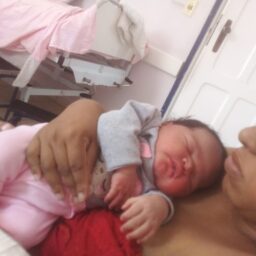 Sem enxoval, família de Marília pede ajuda com a chegada da filha recém-nascida