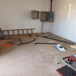 Furto e vandalismo causam vazamento de esgoto em estação