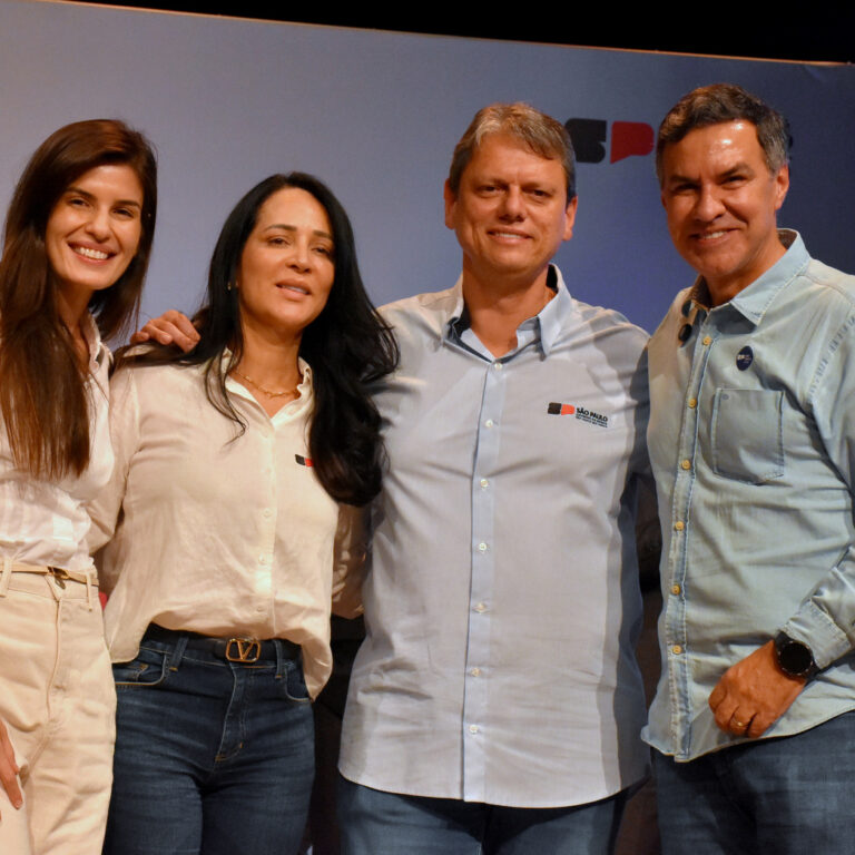 Dani Alonso e Capitão Augusto levam carreta com cursos para Marília e região
