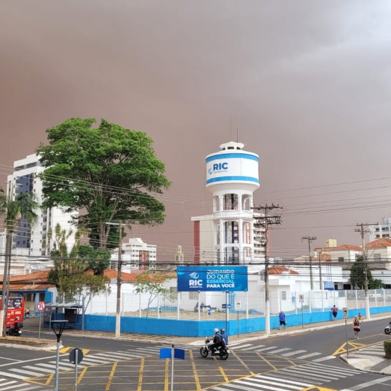 Ventania provoca oscilações de energia e falta de internet