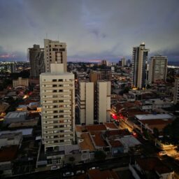 Falta de energia suspende aulas e vacinações quase 24h após ventania