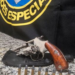 Autônomo é preso por porte ilegal de arma durante operação da PM na zona sul
