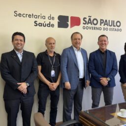 HCFamema aprova projeto de novo ambulatório em reunião em SP