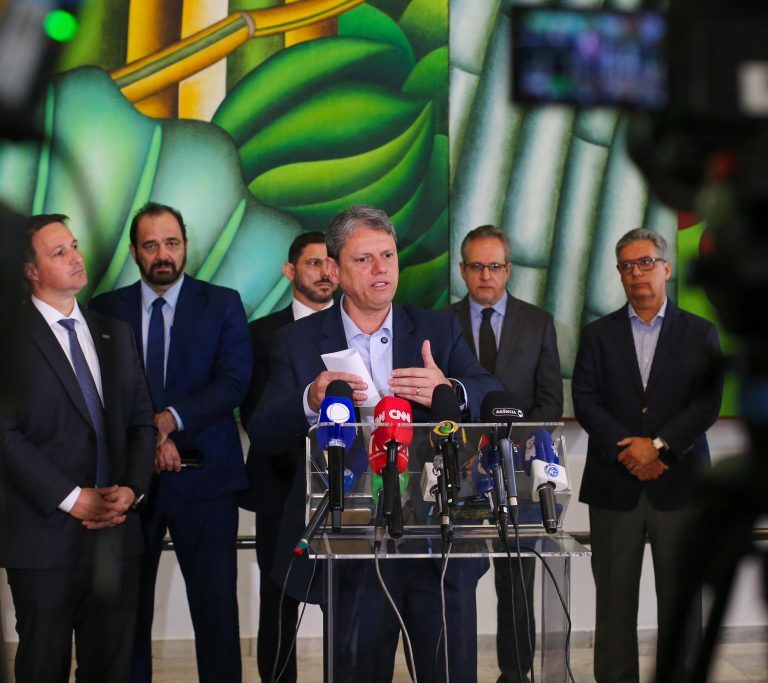 Governo de SP monta gabinete de crise e anuncia medidas contra intoxicação por metanol