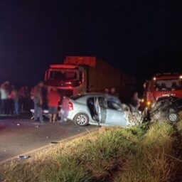 Acidente mata mulher e filha de sete anos; bebê que estava em outro carro também morre