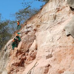 BR-153 em Marília passa por obras após interdição parcial por deslizamento