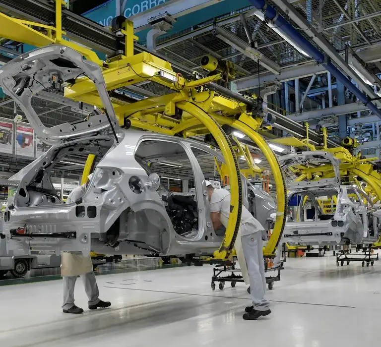 Produção industrial recua 0,2% em julho e acumula efeitos do juro alto