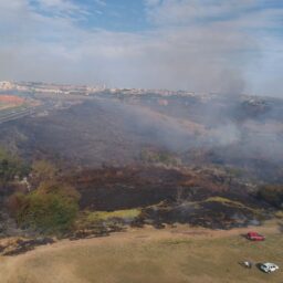 Incêndio já atinge 200 hectares e pode avançar durante a noite