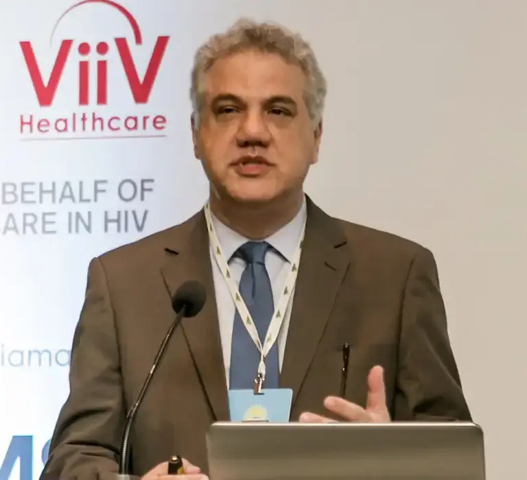 Covid-19 não desapareceu e casos continuam ocorrendo, alerta médico