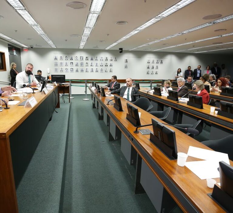 Conselho de Ética da Câmara instaura processo contra Eduardo Bolsonaro