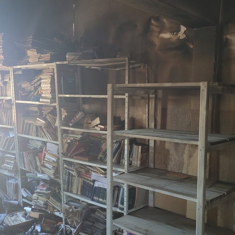 Princípio de incêndio por curto circuito atinge área anexa à escola em Quintana