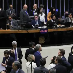 Câmara derruba voto secreto em PEC da Blindagem por falta de quórum