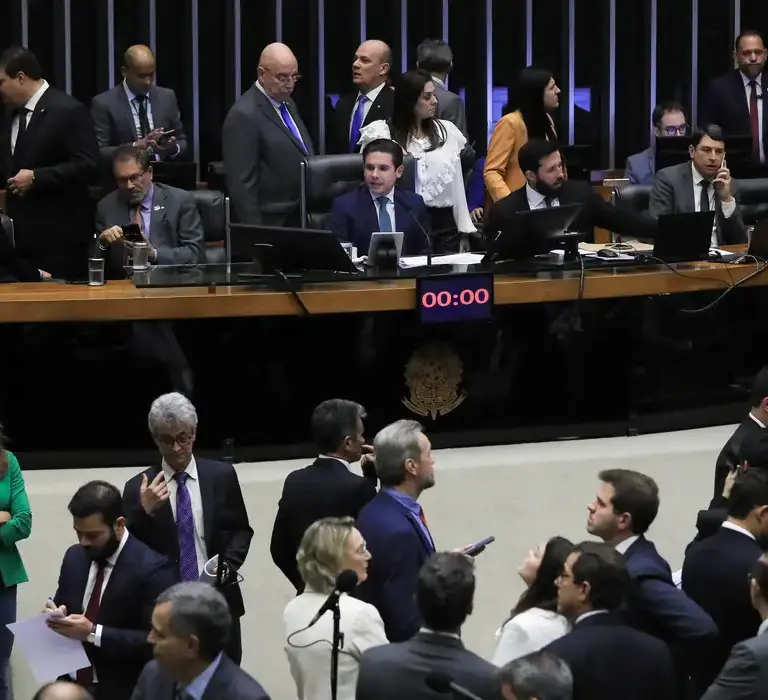 Câmara derruba voto secreto em PEC da Blindagem por falta de quórum