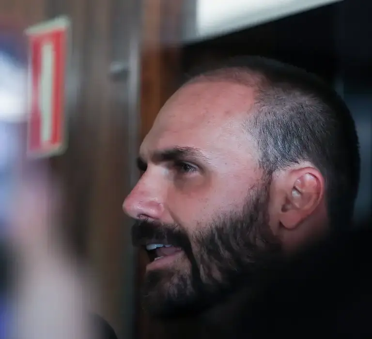 Delegado Freitas vai relatar processo contra Eduardo Bolsonaro