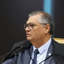 Ministro Flávio Dino suspende repasses de ‘emendas Pix’ a nove municípios